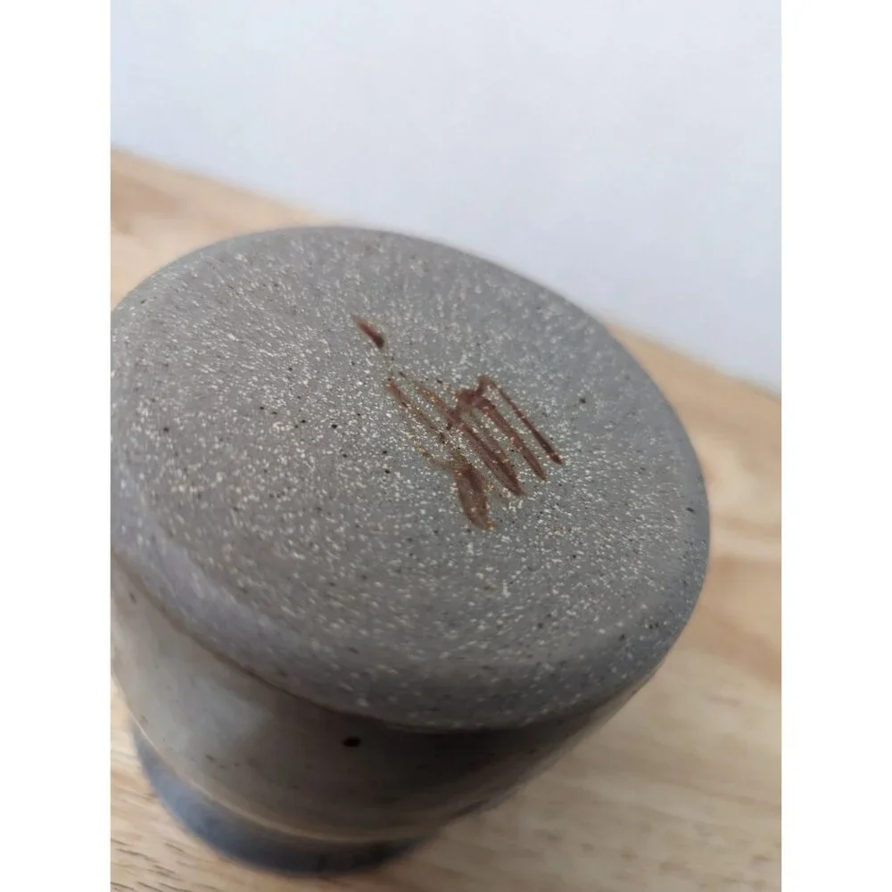 Lynn Lais‎ Stoneware Mug marked Studio pottery wave blue gray white 3 1/2 inch